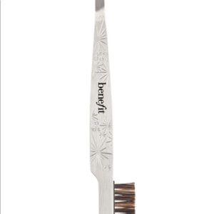 Benefit tweezers new in box 100% authentic